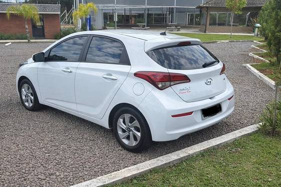 HYUNDAI HB20 1.6 COMFORT STYLE 16V FLEX 4P MANUAL HYUNDAI HB20 1.6 COMFORT STYLE 16V FLEX 4P MANUAL